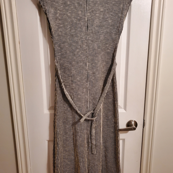 Caution to the Wind - Black and White Dress - Picture 2 of 4